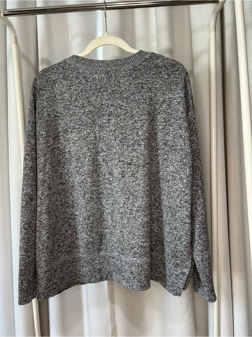 🍀LUCKY BRAND Crew Neck Gray Cozy Sweater - Medium - Picture 3 of 4